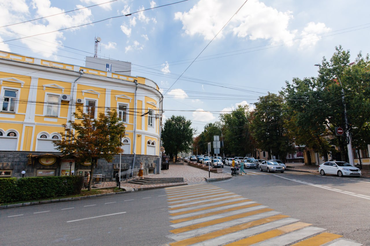 В Ставрополе нарушающие правила благоустройства вывески и рекламу  демонтируют